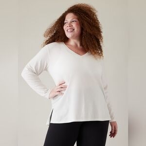 Athleta Outbound V-Neck Top in White. Size XL. #659493
